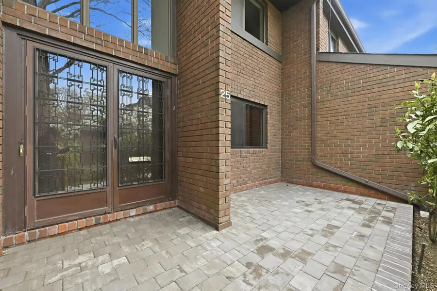 25 Chestnut Hill, Roslyn, NY 11576 - #3