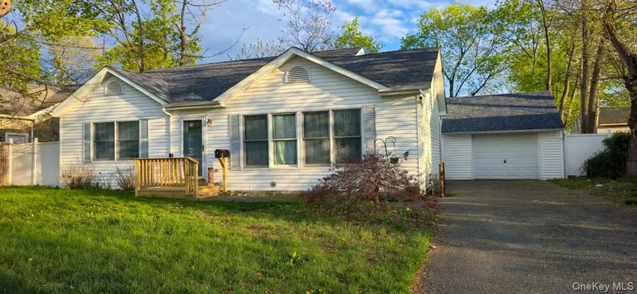 46 E Maple Street, Central Islip, NY 11722 - #3