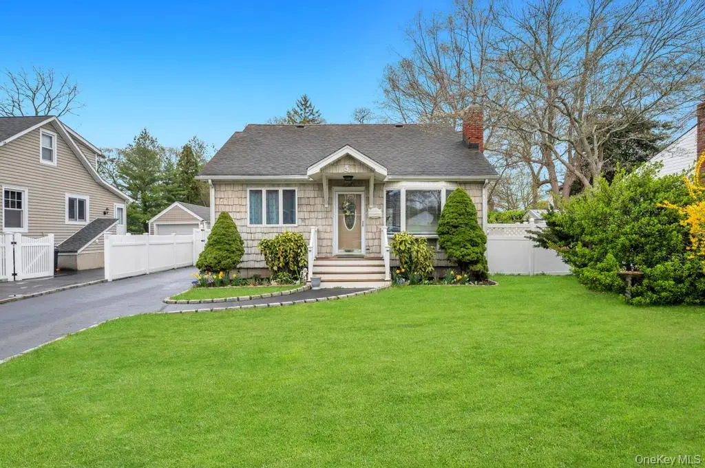 5 Washington Avenue, East Islip, NY 11730 - #1
