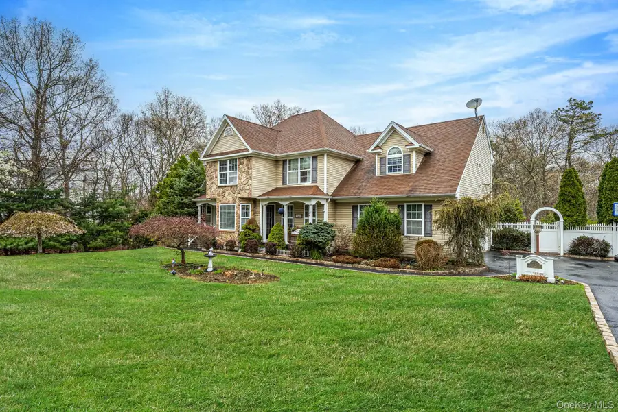 17 Holmes Avenue, Eastport, NY 11941 - #2