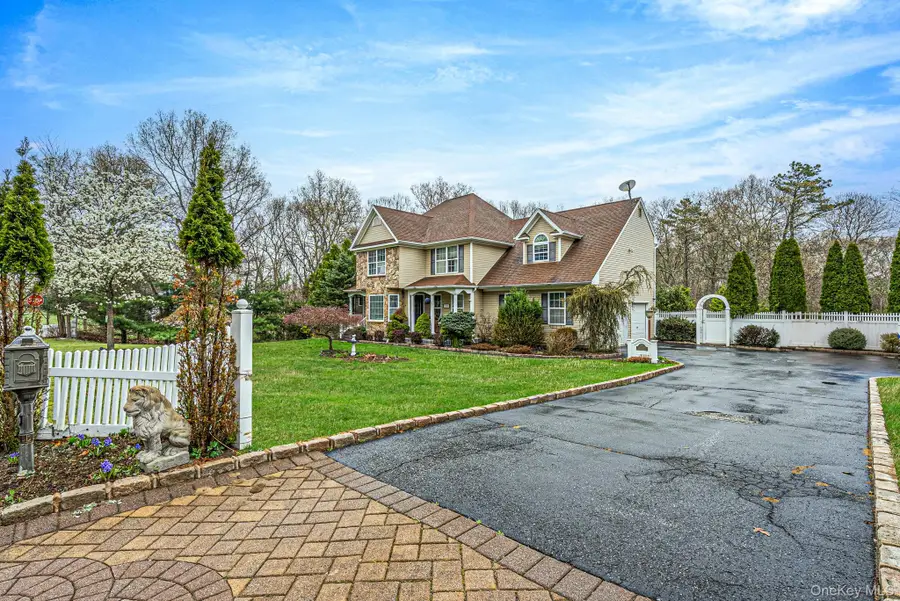 17 Holmes Avenue, Eastport, NY 11941 - #3