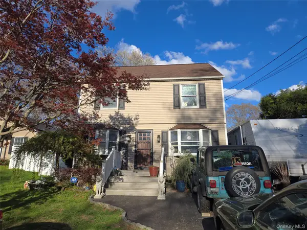 522 Rowlinson Drive, Shirley, NY 11967