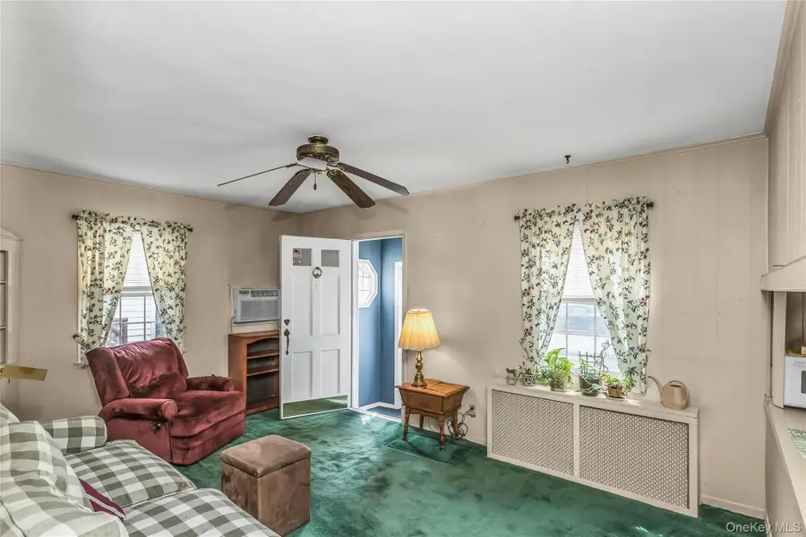 11 Skidmore Place, Valley Stream, NY 11581 - #3