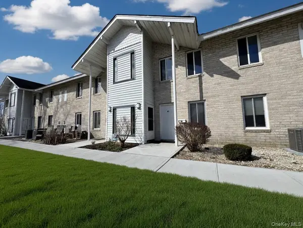 8 Redwood Court #8, Coram, NY 11727