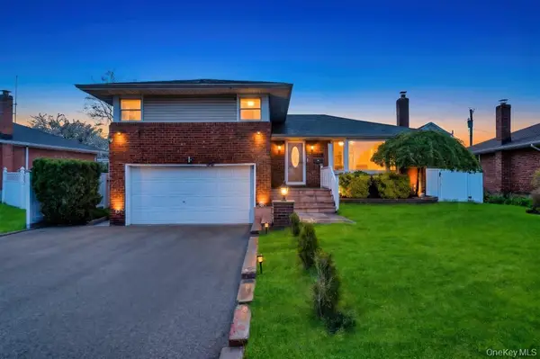 310 Southwood Circle, Syosset, NY 11791