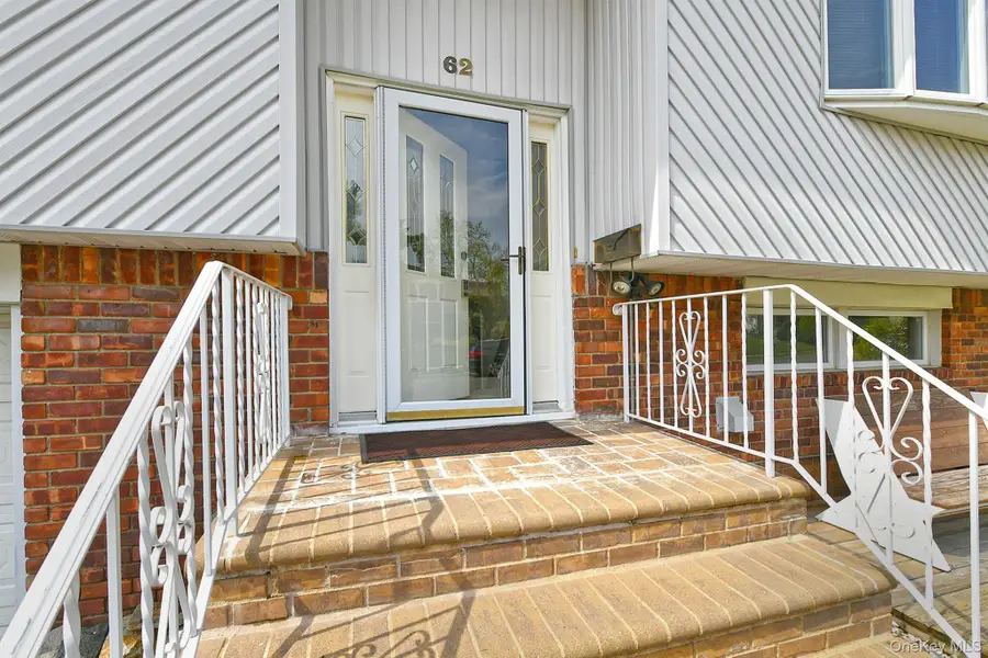 62 Beaumont Drive, Plainview, NY 11803 - #2