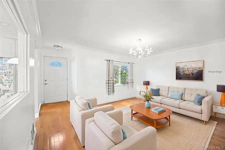 253 Devonshire Dr, New Hyde Park, NY 11040 - #3