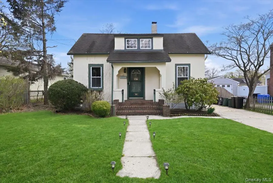 36 Pine Street, Islip, NY 11751 - #2