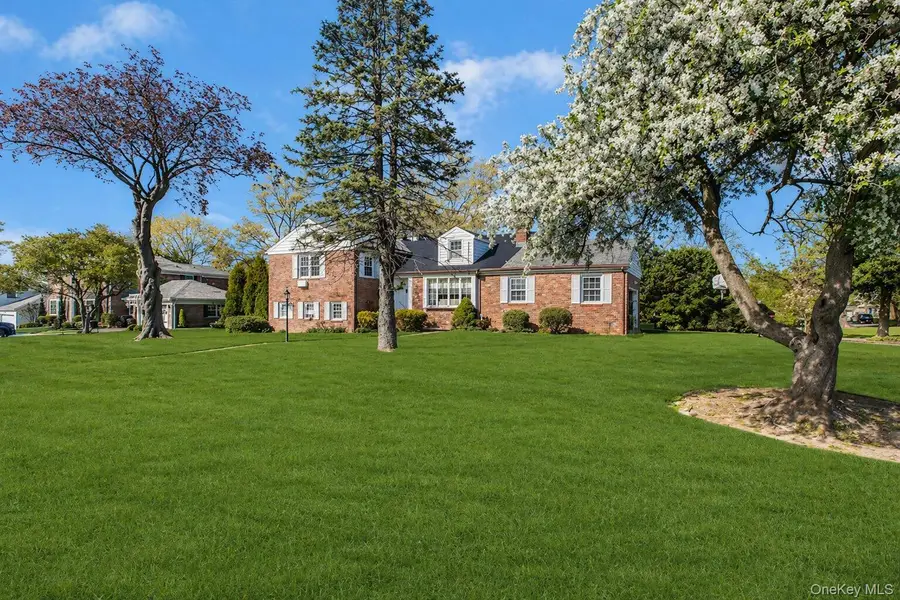 185 Whistler Road, Manhasset, NY 11030 - #2