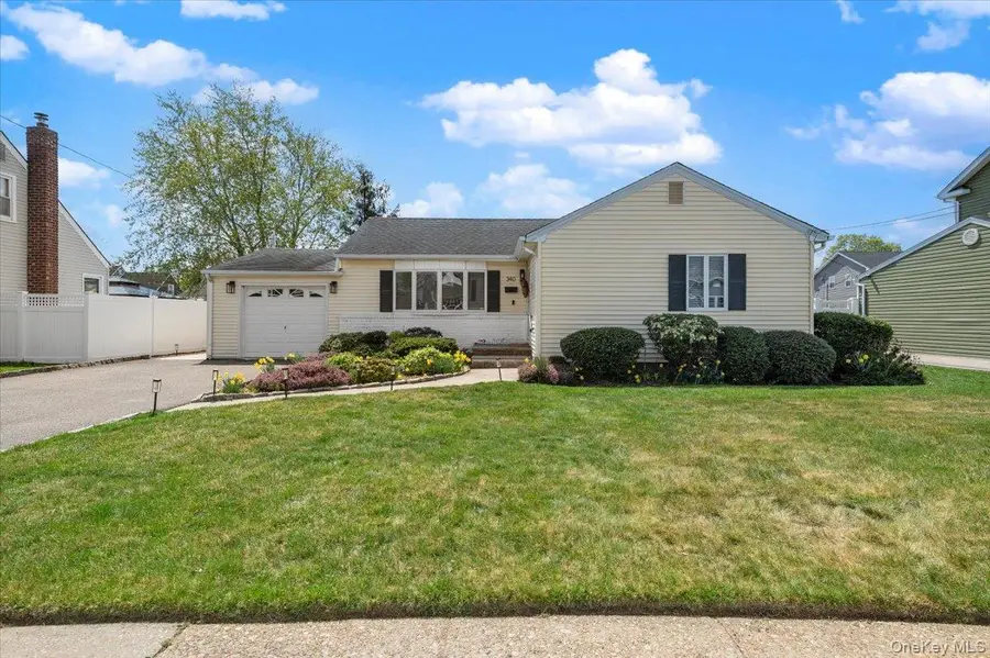 340 N Boston Avenue, Massapequa, NY 11758 - #2