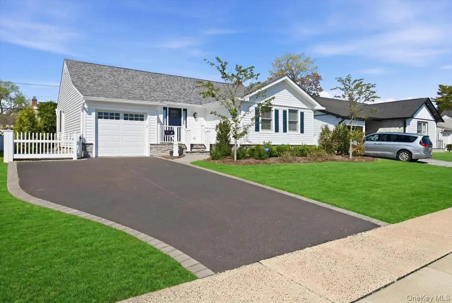 26 Clearland Avenue, Carle Place, NY 11514 - #2