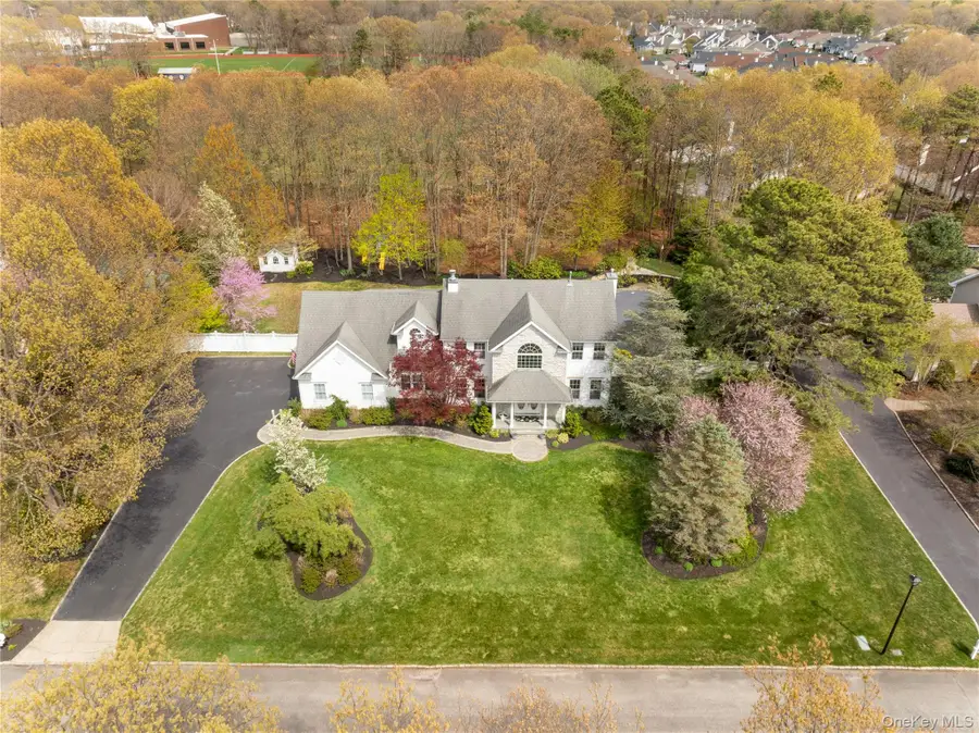 9 Framingham Lane, Shoreham, NY 11786 - #3