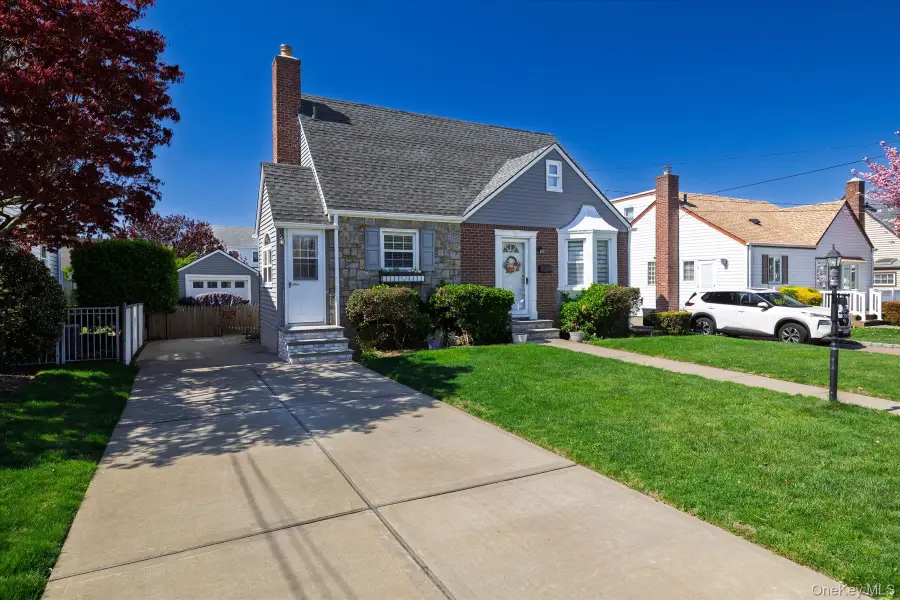 1027 Van Buren Avenue, Franklin Square, NY 11010 - #2