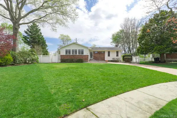 10 Fortune Court, Commack, NY 11725