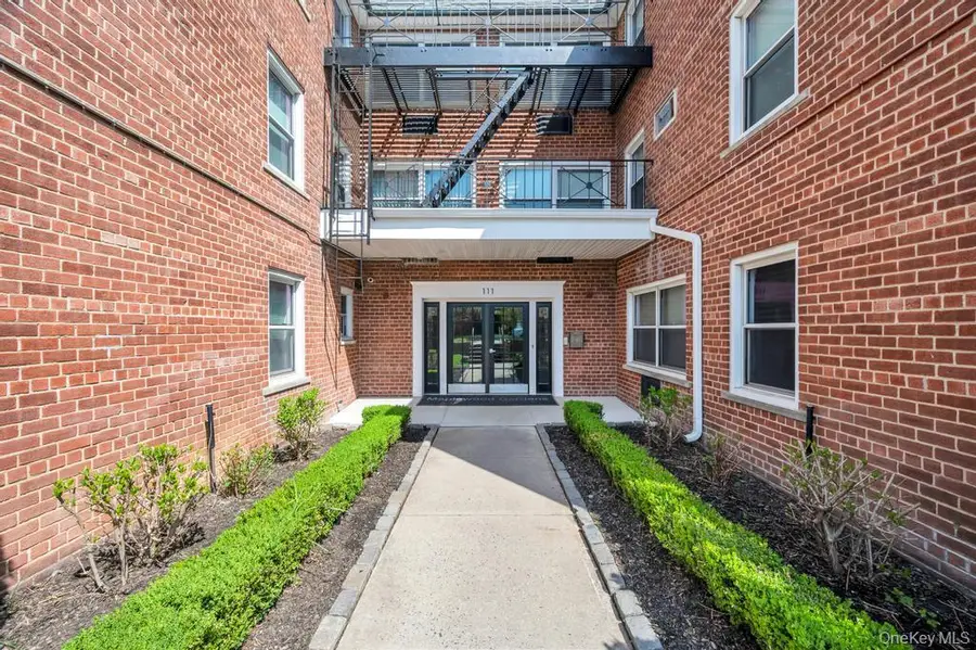 111 S Centre Avenue #2VV, Rockville Centre, NY 11570 - #2