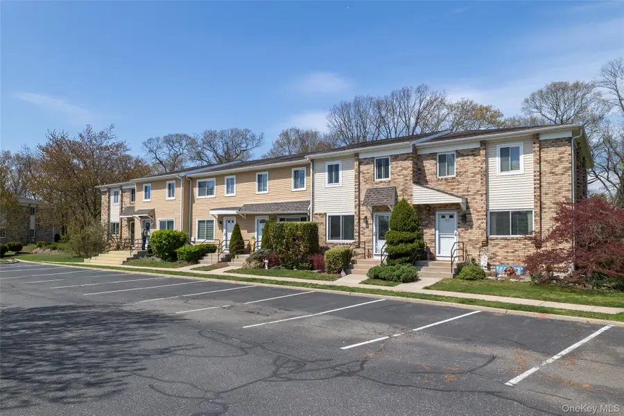 83 Town House Drive, Massapequa Park, NY 11762 - #2