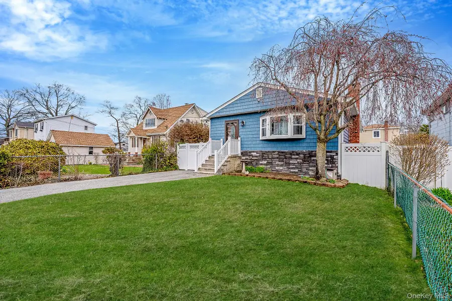 414 Myrtle Avenue, West Islip, NY 11795 - #2