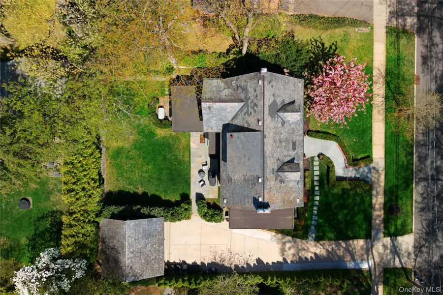 107 Manhasset Woods Road, Manhasset, NY 11030 - #3