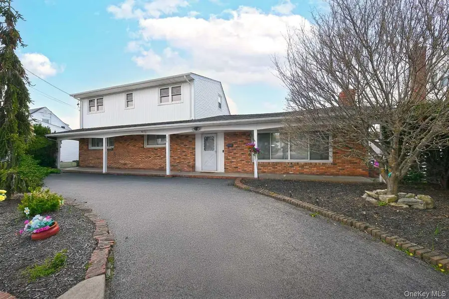 275 36th Street, Lindenhurst, NY 11757 - #2