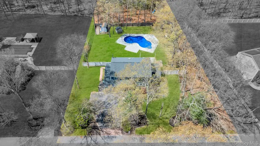 10 Ramblewood Road, Ridge, NY 11961 - #2