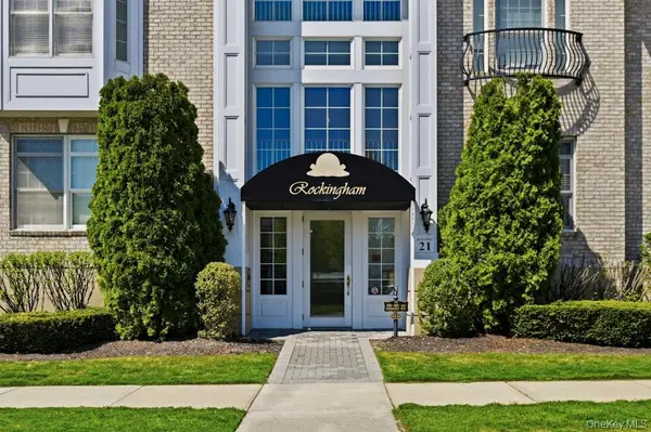 923 Roosevelt Way, Westbury, NY 11590