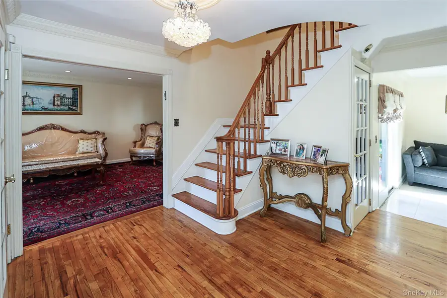 8 Pickwood Lane, Great Neck, NY 11024 - #3