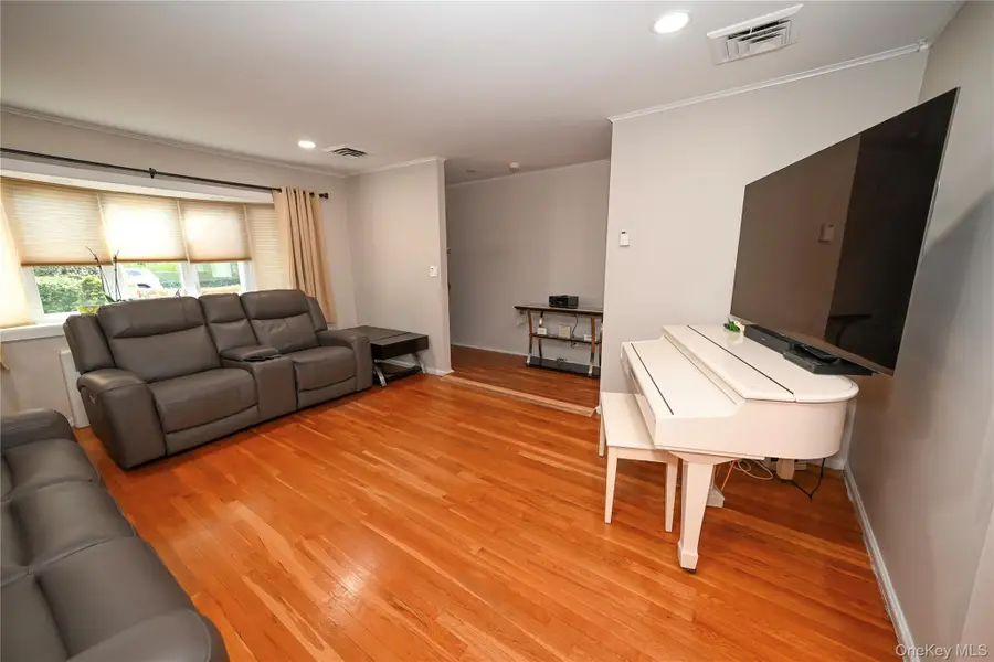 1522 Rica Place, Valley Stream, NY 11580 - #3