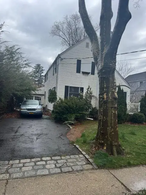 36 Salisbury Avenue, Garden City, NY 11530