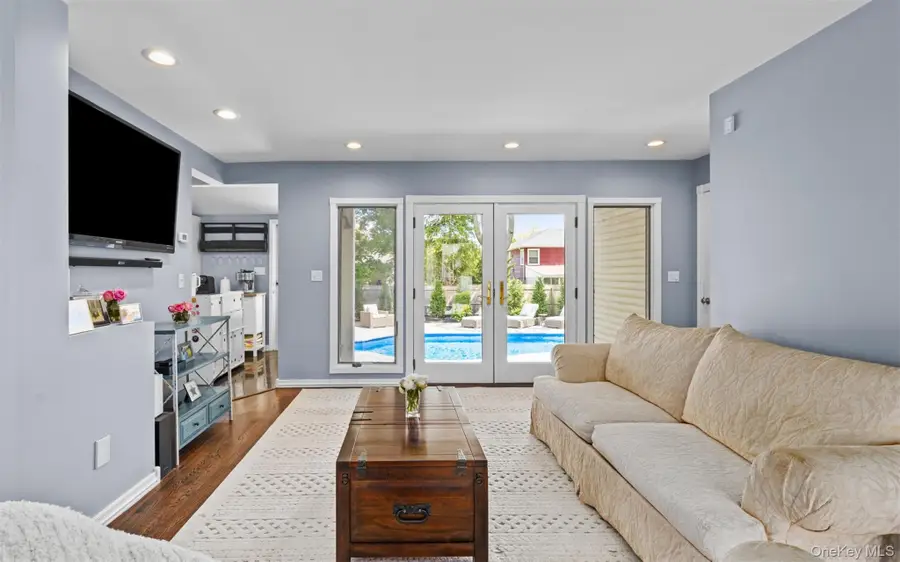 25 Bay 3rd Street, Islip, NY 11751 - #3