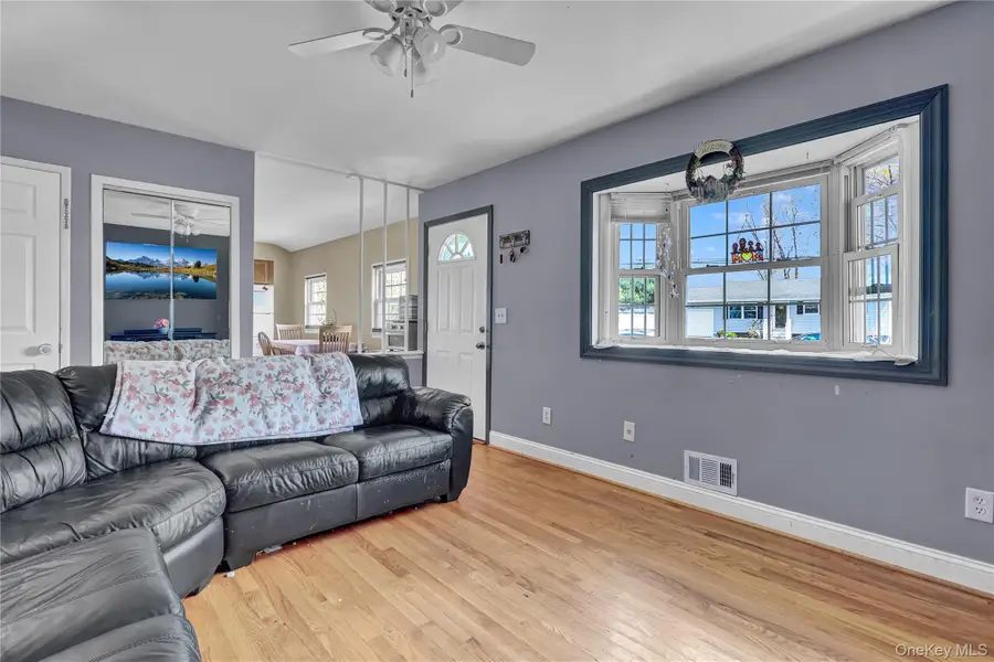 6 Norwalk Lane, Selden, NY 11784 - #3