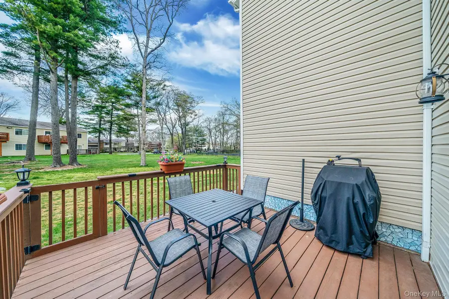 201 Lake Pointe Circle #201, Middle Island, NY 11953 - #3