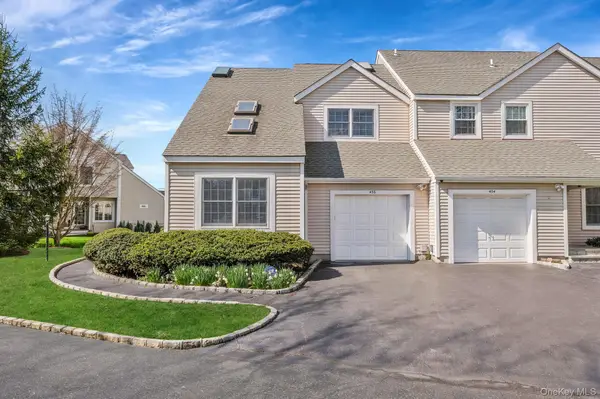 456 Village Oaks Lane, Babylon, NY 11702