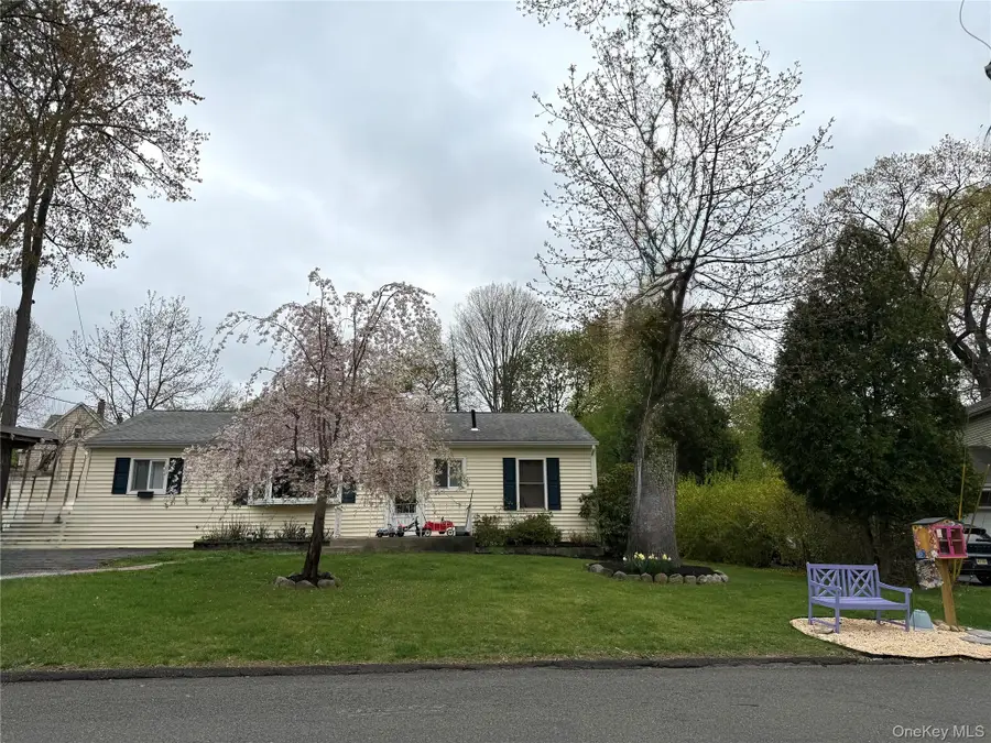 18 Washington Pl, Pearl River, NY 10965 - #3