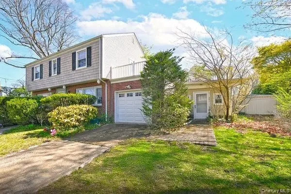 1 Camp Place, Merrick, NY 11566