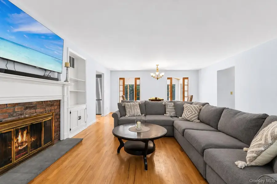 11 White Birch Trail, East Quogue, NY 11942 - #3