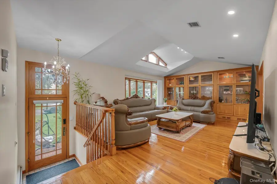 20 Jeffrey Lane, Great Neck, NY 11020 - #2