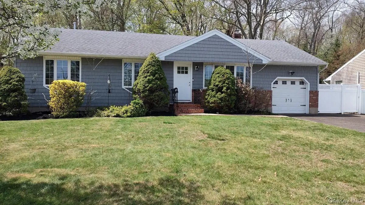 5 Mapletree Lane, South Huntington, NY 11746 - #1