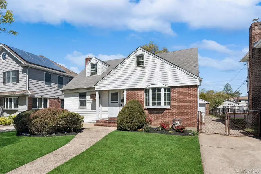 106 Aster Drive, New Hyde Park, NY 11040 - #2