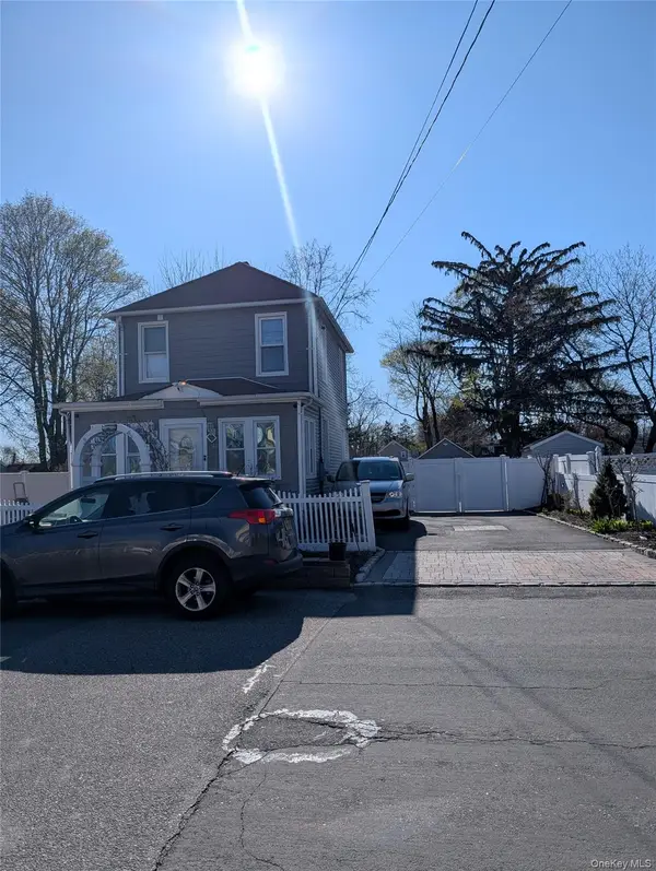 42 3rd Avenue, Huntington Station, NY 11746