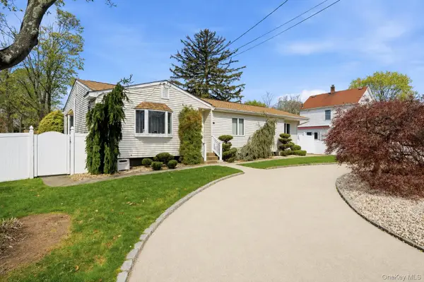 1580 Coates Avenue, Holbrook, NY 11741