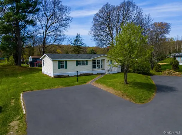 16 Birch Lane, Bloomingburg, NY 12721