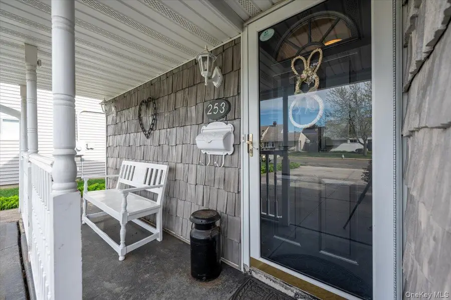 253 Blacksmith Road S, Levittown, NY 11756 - #2