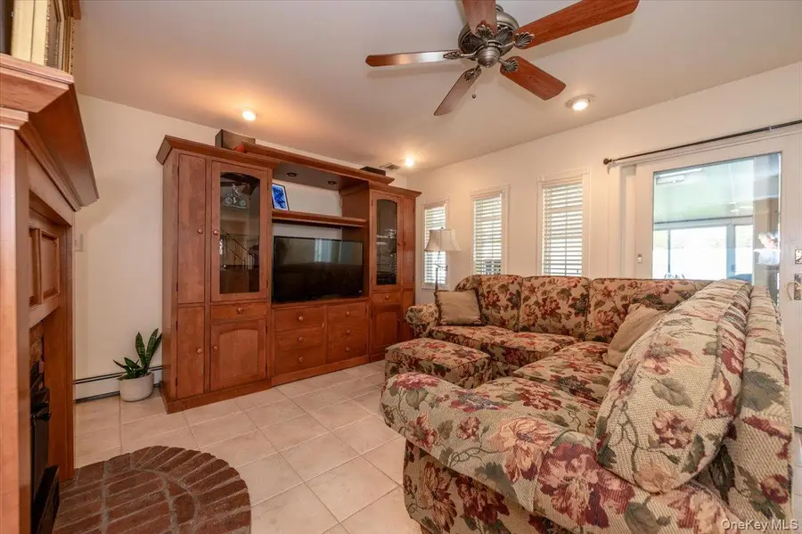 253 Blacksmith Road S, Levittown, NY 11756 - #3