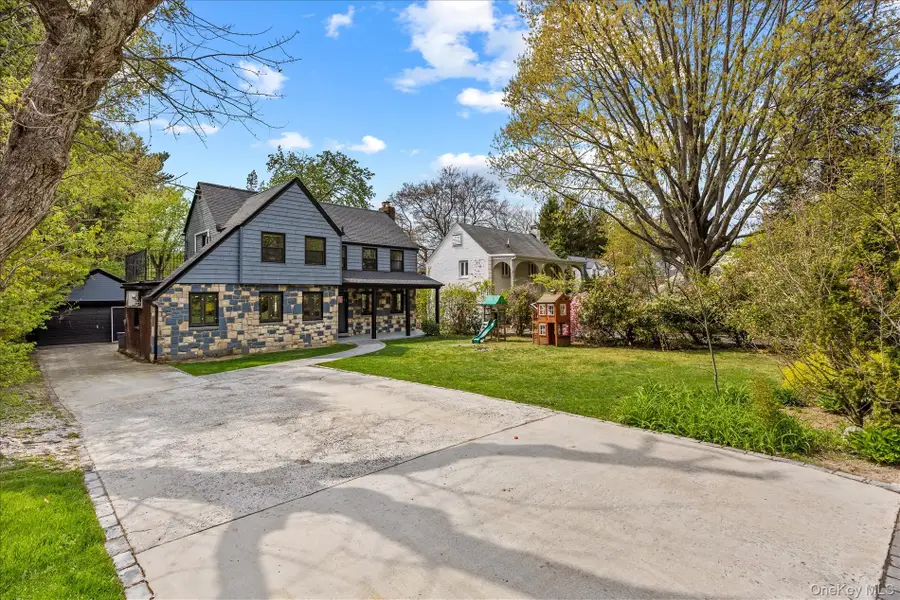 11 Brook Lane, Great Neck, NY 11023 - #3