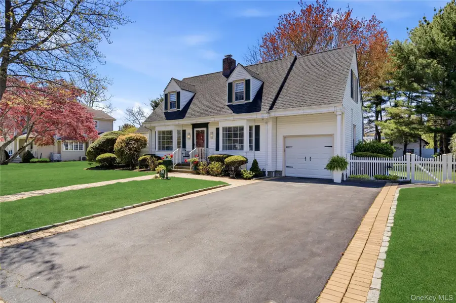 93 S Bay Avenue, Brightwaters, NY 11718 - #2