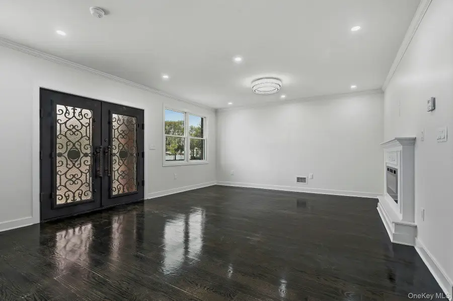 83-41 Little Neck Parkway, Glen Oaks, NY 11004 - #3