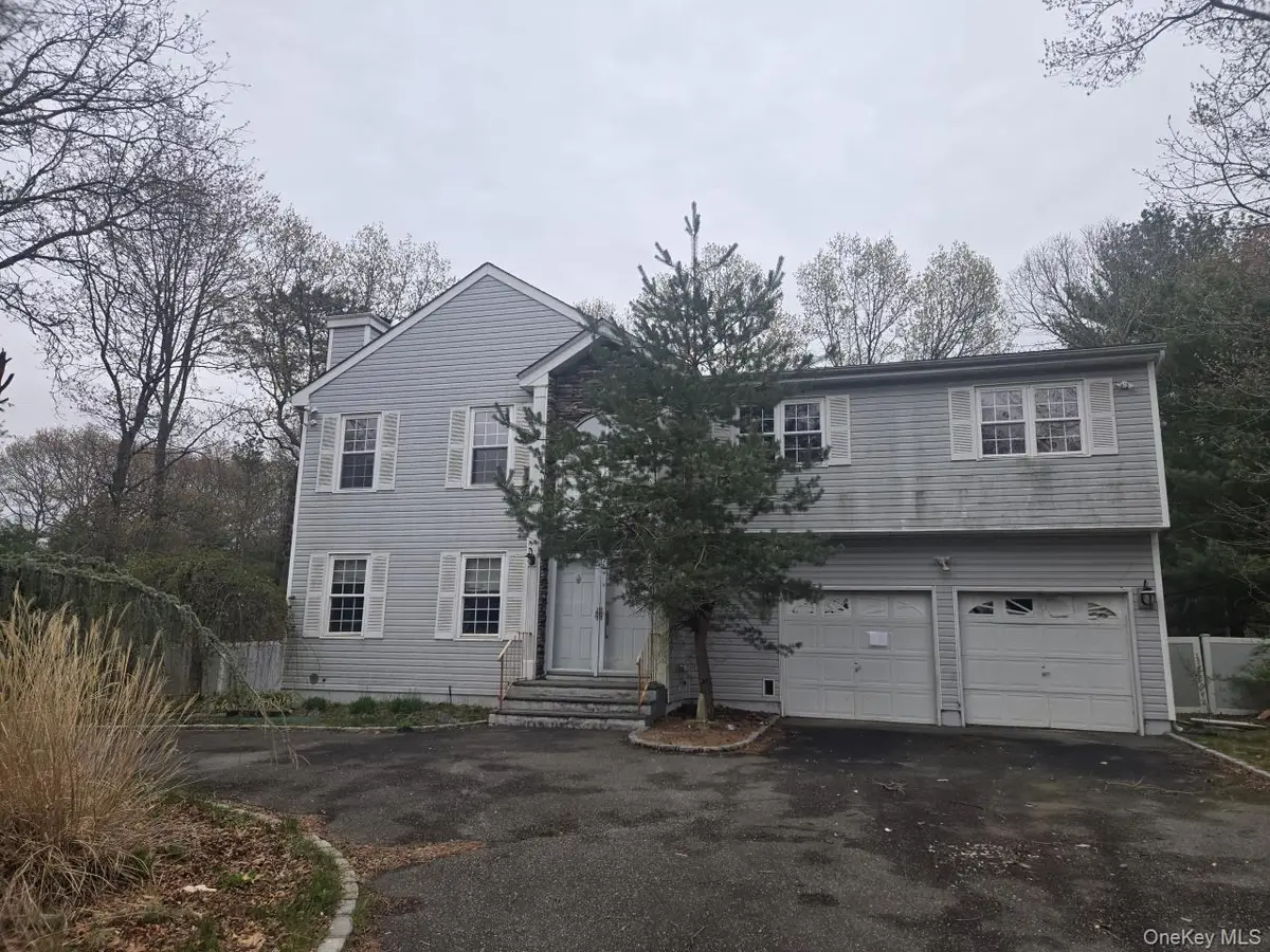 25 Pinecone Lane, Islandia, NY 11749 - #1