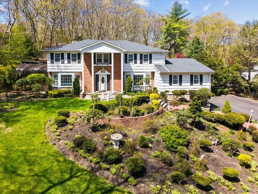 7 Stepping Stone Crescent, Dix Hills, NY 11746 - #2