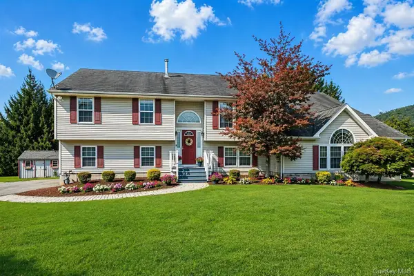 20 Bernadette Way, Washingtonville, NY 10992