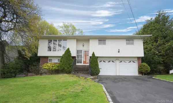 96 Cedar Drive W, Plainview, NY 11803